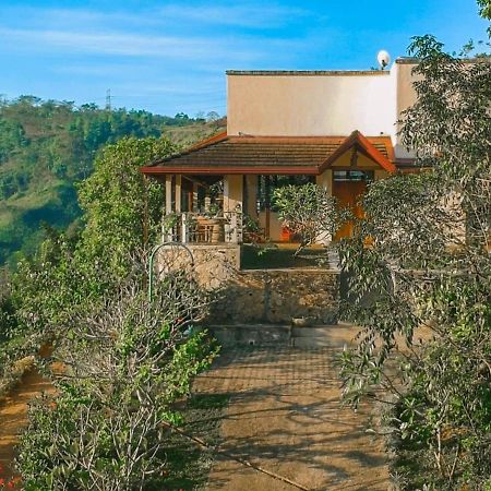 Aqua Exotica Wellness Retreat Hotel Gampola Exterior photo