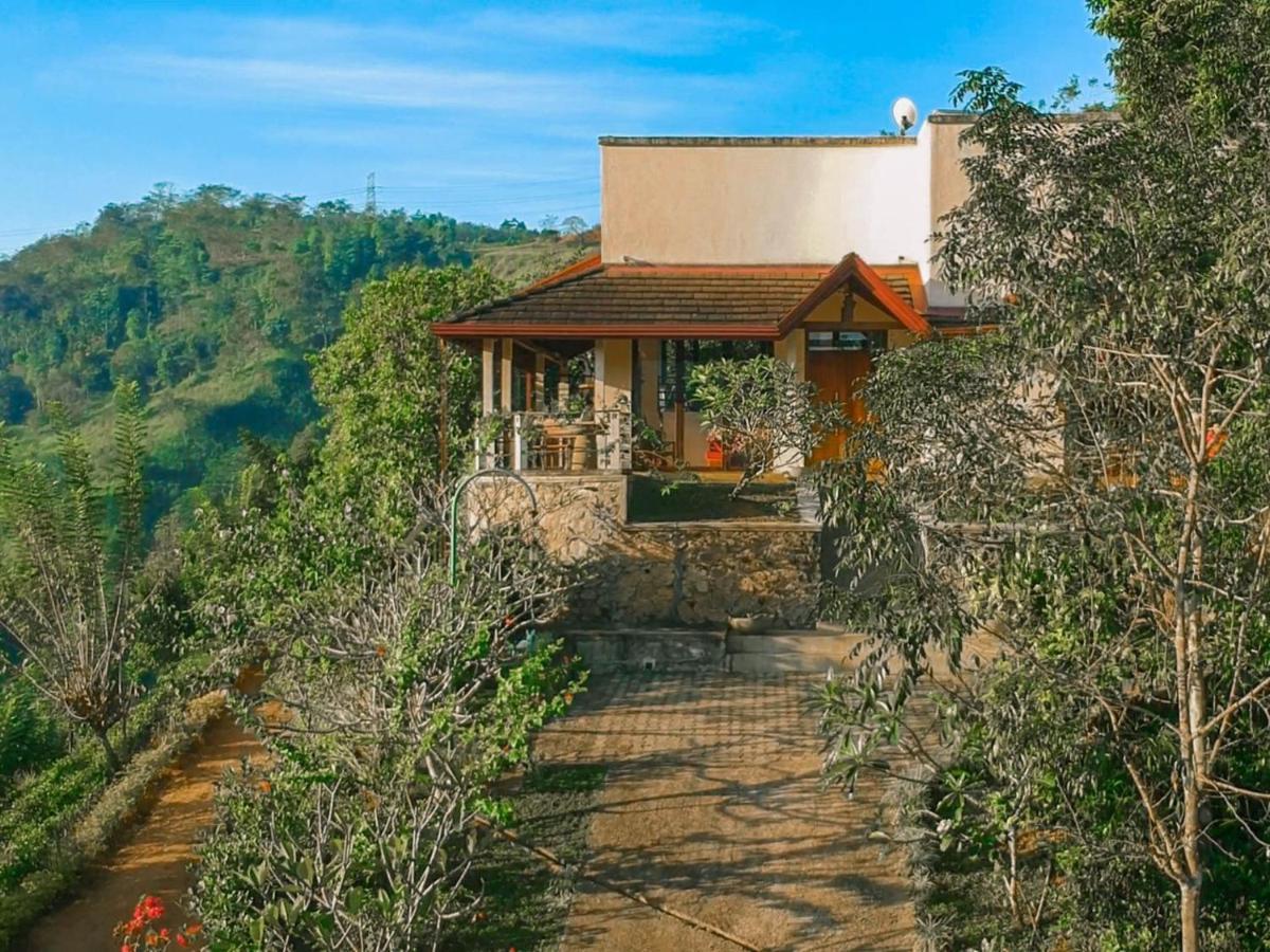 Aqua Exotica Wellness Retreat Hotel Gampola Exterior photo