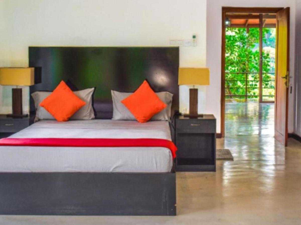 Aqua Exotica Wellness Retreat Hotel Gampola Exterior photo